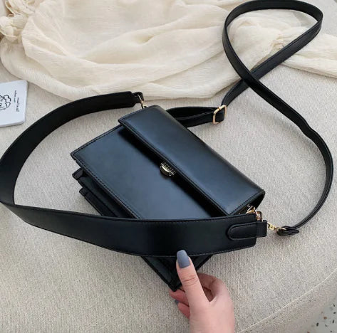 Chic Women's Chain Shoulder Bag - Stylish and Versatile